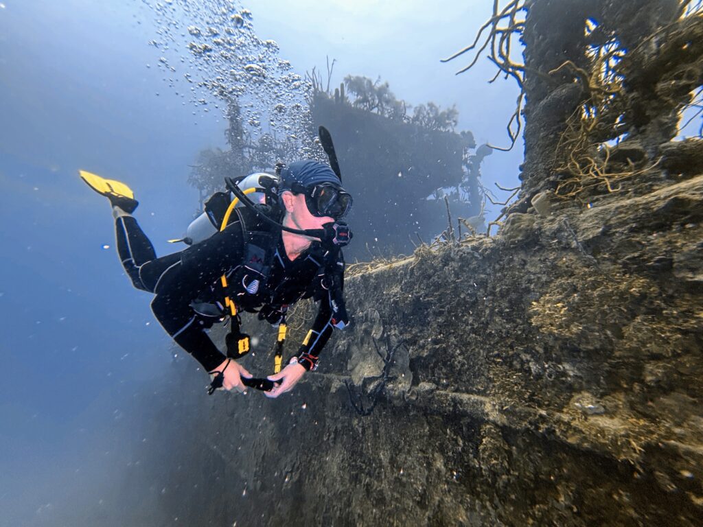 uwa 260205 160741 v01